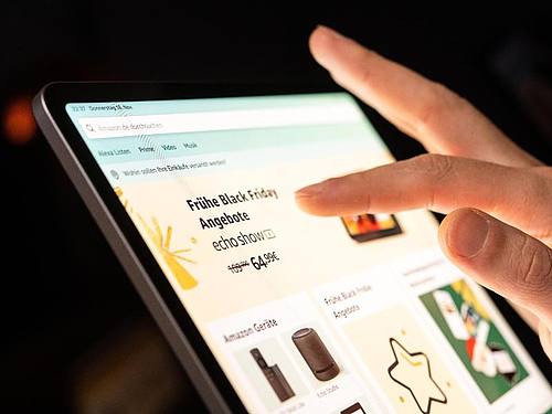 Die Bundesnetzagentur hat vor gefährlichen Online-Einkäufen in der Vorweihnachtszeit gewarnt. Foto: Mohssen Assanimoghaddam/dpa