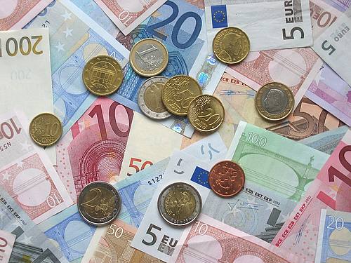 Banknoten und Münzen