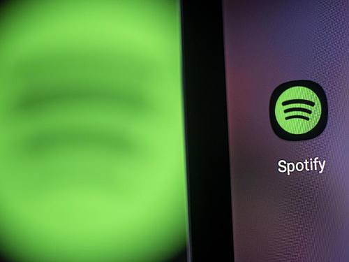 Im zweiten Quartal stieg die Zahl der Spotify-Nutzer um 9 auf 365 Millionen. Foto: Fabian Sommer/dpa