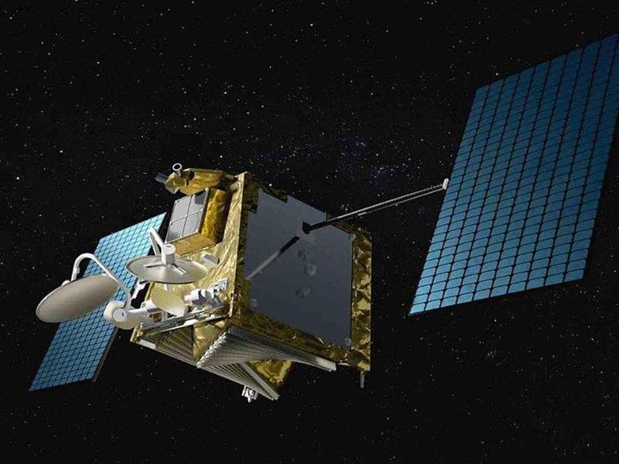 Eine Computergrafik eines OneWeb-Satelliten im Weltall.