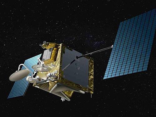 Eine Computergrafik eines OneWeb-Satelliten im Weltall.