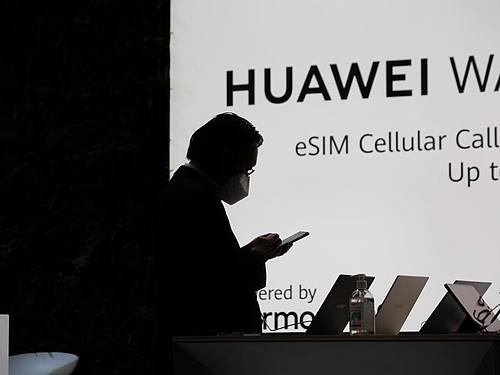 Huawei hat einen Lizenzdeal mit einem deutschen Autobau-Zulieferer schließen können. Foto: David Zorrakino/EUROPA PRESS/dpa