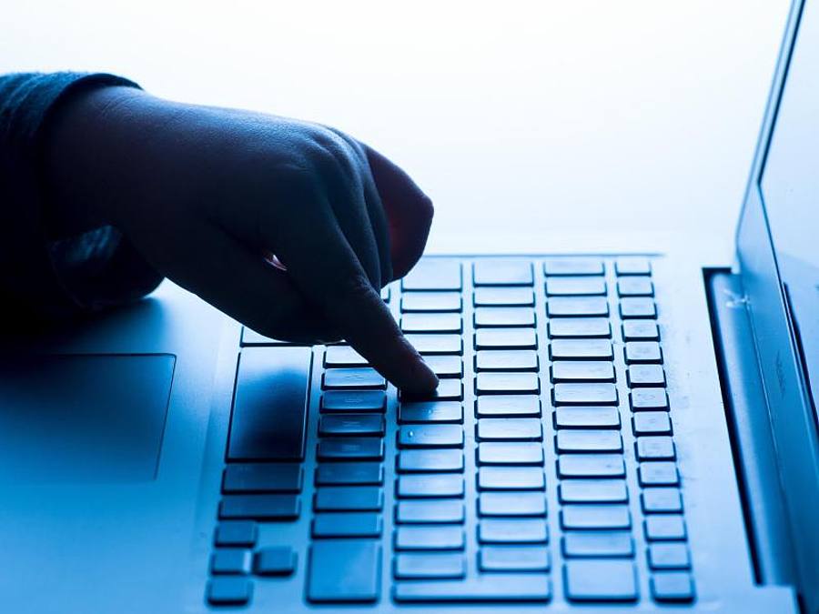Viele Jugendliche werden im Internet Opfer von Mobbing und Beleidigungen. Foto: Dominic Lipinski/PA Wire/dpa/Illustration
