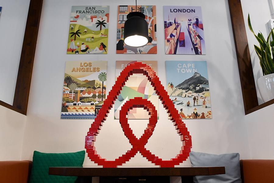 Airbnb-Logo