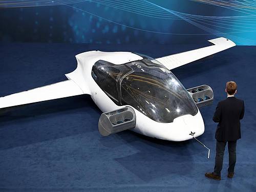 Der Prototyp des ersten flugfähigen Flugtaxis, der eVTOL des Herstellers Lilium. Foto: Daniel Karmann/dpa