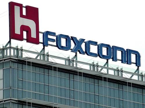 In den zumeist chinesischen Fabriken von Foxconn werden auch Geräte für diverse andere Elektronik- und PC-Firmen produziert. Foto: David Chang/EPA/dpaBildfunk+++