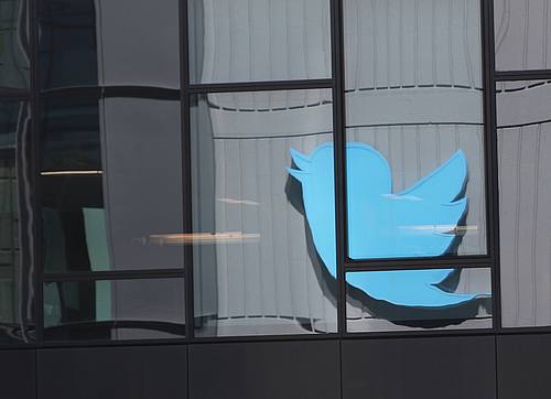 Das Twitter-Logo am Firmensitz in San Francisco.