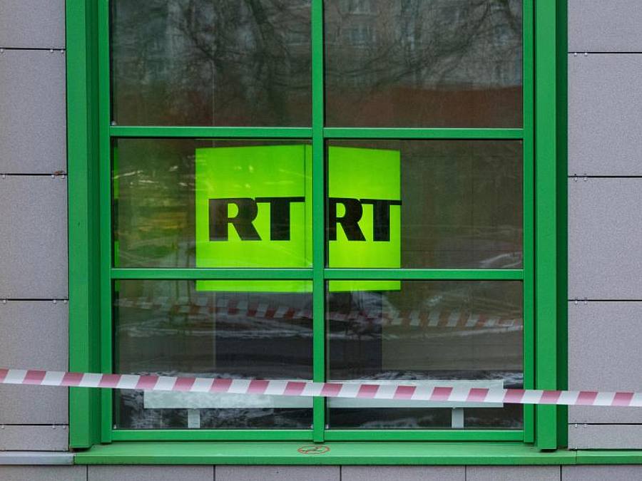 Die Videoplattform Youtube hat erneut einen deutschsprachigen Kanal des russischen Staatssenders RT entfernt. Foto: Pavel Golovkin/AP/dpa