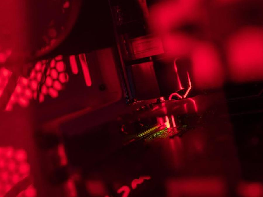 Eine Hackergruppe hatte über eine Schwachstelle in der Kaseya-Software Rechner bei Dutzenden Kunden der Firma verschlüsselt. Foto: Nicolas Armer/dpa/Illustration