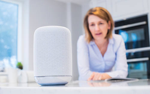 Sprachassistenten werden zu zentralen Bestandteilen des smarten Zuhauses.