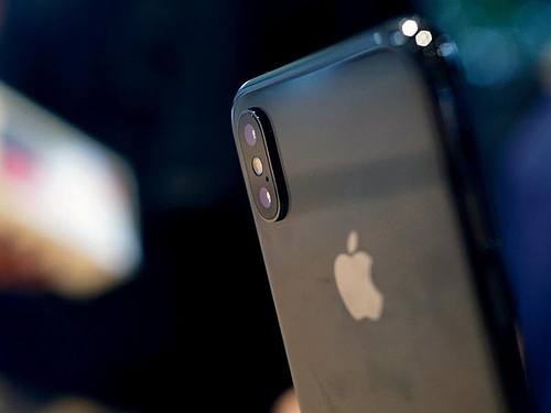 Apple agiert bisher sehr restriktiv, was den Zugang zum NFC-Chip der iPhones angeht. Foto: Charles Rex Arbogast/AP