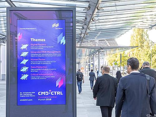 Besucher auf dem Weg zur Command Control 2018 in München. Foto: Thomas Plettenberg/Messe München GmbH