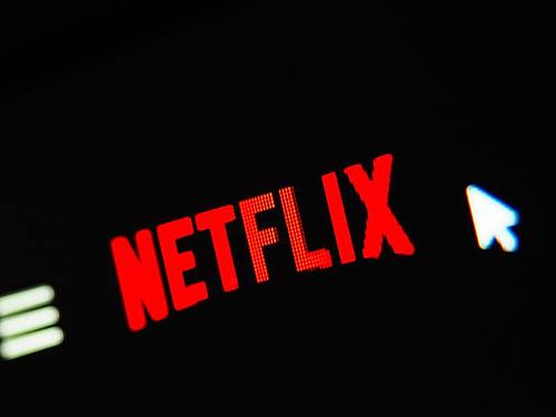 Das Logo des Streaming-Dienstes Netflix. Foto: Nicolas Armer/dpa/Archivbild