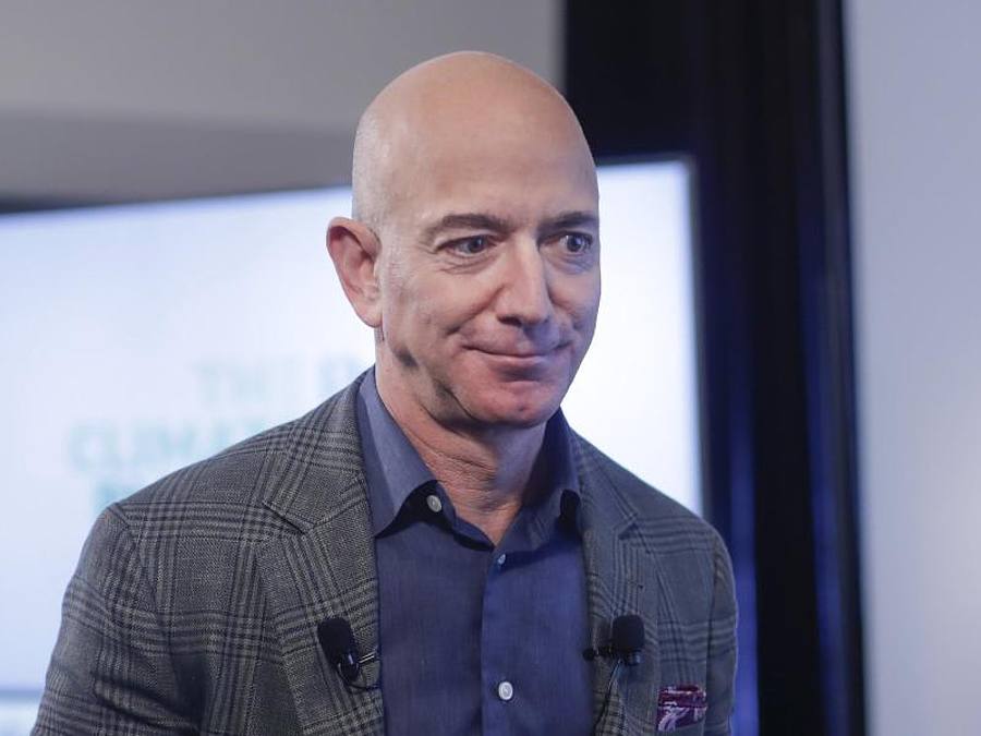 Amazon-Milliardär Jeff Bezos steckt viel Geld in sein privates Raumfahrtuntermehmen. Foto: Pablo Martinez Monsivais/AP/dpa/Archivbild