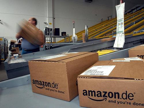 Amazon übernahm bereits 2012 den Entwickler von Lagerhausrobotern Kiva und automatisierte damit teilweise die eigenen Logistikzentren. ((Foto: Zucchi Uwe))