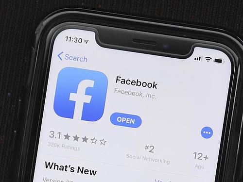 Nach dem Vorstoß von Apple befürchtet Facebook, dass viele Nutzer die Zustimmung zur Datensammlung verweigern werden. Foto: Amr Alfiky/AP/dpa