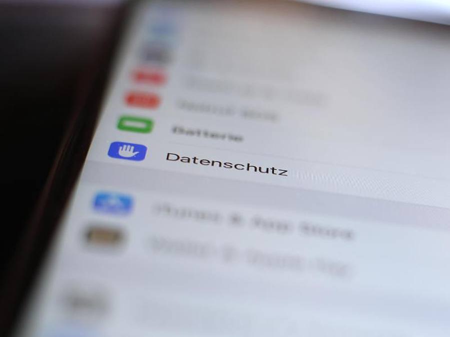 Der Menüpunkt Datenschutz ist in den Einstellungen eines iPhones zu lesen. Foto: Karl-Josef Hildenbrand/dpa