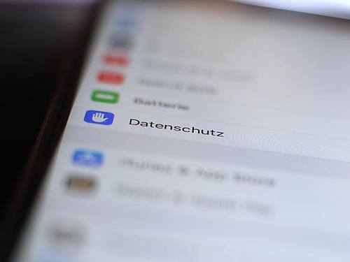 Der Menüpunkt Datenschutz ist in den Einstellungen eines iPhones zu lesen. Foto: Karl-Josef Hildenbrand/dpa