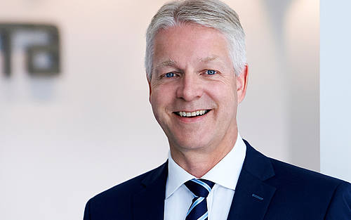 Swen Rehders ist CEO und Vorsitzender der Geschäftsführung der NTT Data Deutschland GmbH. 