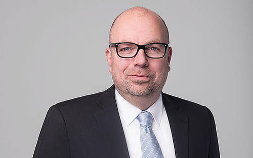 „In einer idealen Welt kennt ein Unternehmen alle seine IT-Assets, ihre Verbindungen zueinander sowie deren Nutzung. Außerdem verfügt es über vollständige und umfassende Prozesse, um alle Änderungen zu steuern.“  Olaf Diehl, Geschäftsführer der