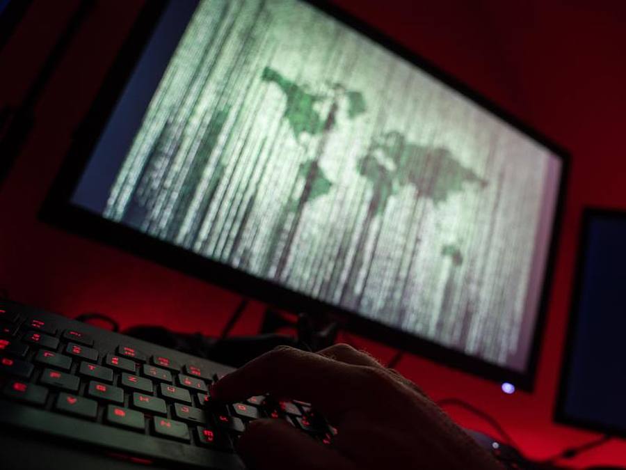Die häufigste erfahrene Straftat Betrug beim Onlineshopping. Foto: Nicolas Armer/dpa/Symbolbild