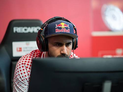 Momentaufnahme vom E-Sport Finale 2017/2018 der virtuellen Bundesliga. Foto: Guido Kirchner