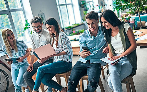 Mitarbeiter an mobilen Endgeräten