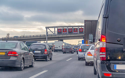 Autos werden ausgebremst