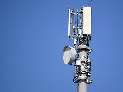 Mobilfunkanbieter wollen an verschiedenen Standorten Sendetechnik und Antennen gemeinsam nutzen. Foto: Patrick Pleul/dpa-Zentralbild/dpa