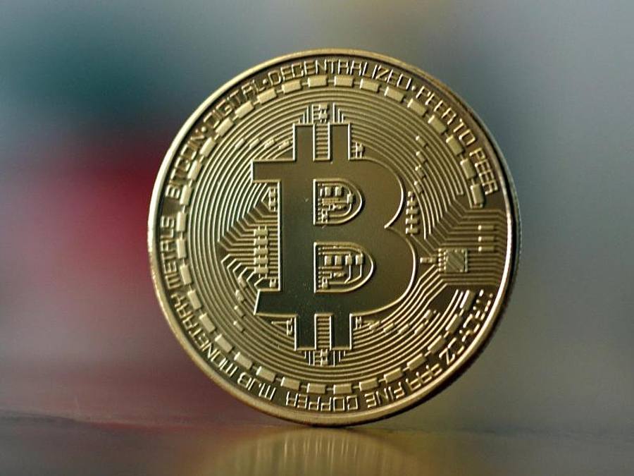 Die älteste und nach Marktwert größte Digitalwährung: Bitcoin. Foto: Ina Fassbender/dpa