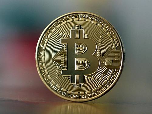 Die älteste und nach Marktwert größte Digitalwährung: Bitcoin. Foto: Ina Fassbender/dpa