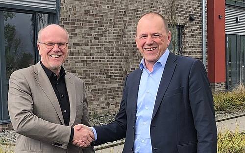 Christoph Pliete, Vorstandsvorsitzender der D.velop AG (links) und Laurenz Stecking, Geschäftsführer der Codia Software GmbH. 