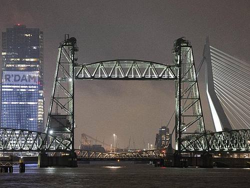 Auftraggeber des Schiffes: US-Milliardär Jeff Bezos Jeff Bezos. Foto: Cliff Owen/AP/dpa