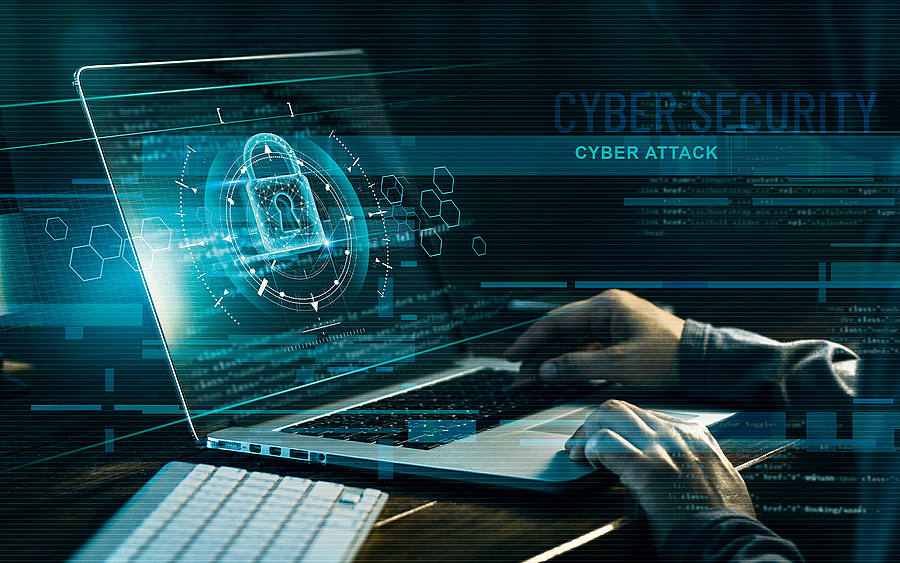 Hacker bearbeitet Laptop