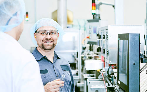 Pharmamitarbeiter im Labor