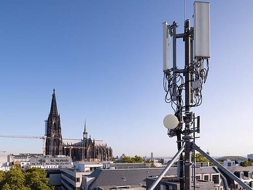 O2 stattet unter anderem Köln mit 5G-Antennen aus. Foto: Henning Koepke/Telefonica/dpa