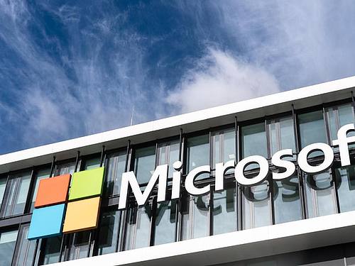 Microsoft fordert Apples iPad erneut mit einer neuen, kleineren Variante seines Surface heraus. Foto: Matthias Balk