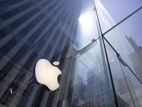 Die vorgestellte Koalition prangert speziell die Abgabe von 30 Prozent bei digitalen Inhalten und Abos, die über die Apple-Plattform verkauft werden. Foto: Mark Lennihan/AP/dpa