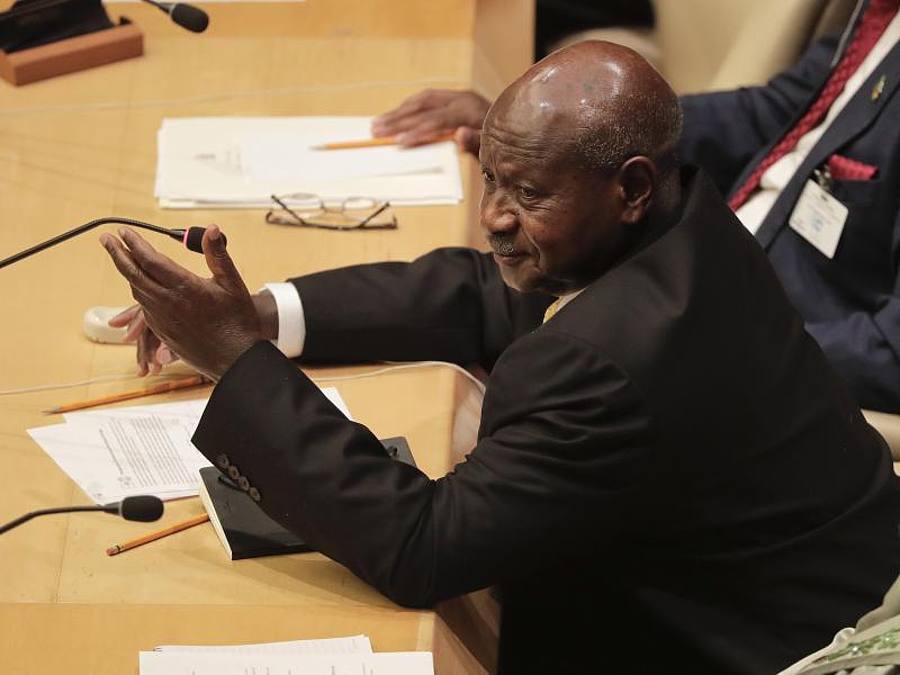 Der ugandische Präsident Yoweri Museveni hat sozialen Medien in der Vergangenheit vorgeworfen, sie würden nur helfen, Gerüchte und Tratsch zu verbreiten. Foto: Julie Jacobson/AP