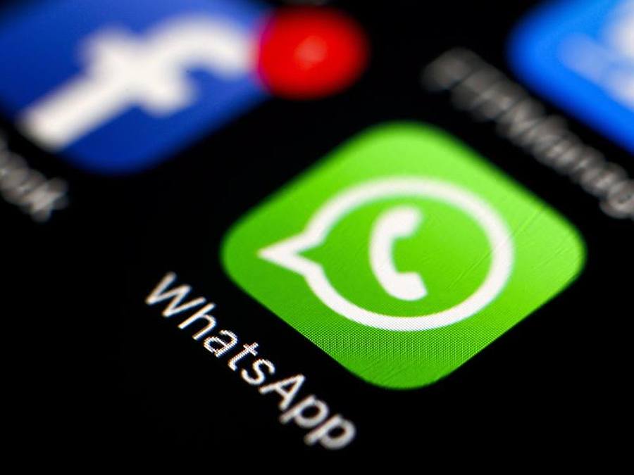 In Indien kann über Whatsapp auch Geld versendet werden. Foto: Ritchie B. Tongo/EPA FILE/dpa