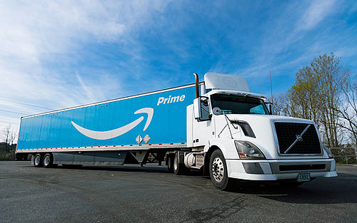 Ein LKW aus der Flotte von Amazon