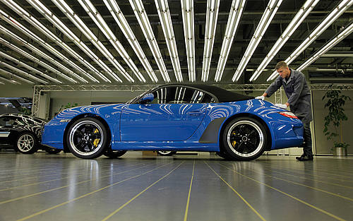 Pflege eines Porsche, Bildquelle: Porsche
