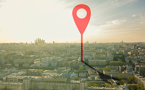 GPS-Standort inmitten einer Großstadt