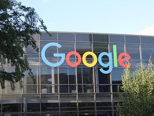 Google-Nutzer informieren sich zuletzt viel über Quarantäne-Regeln. Foto: Christoph Dernbach/dpa