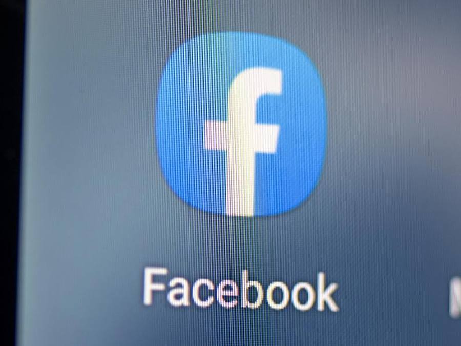 Millionen Menschen informieren sich täglich bei Internet-Platformen wie Facebook. Foto: Fabian Sommer/dpa