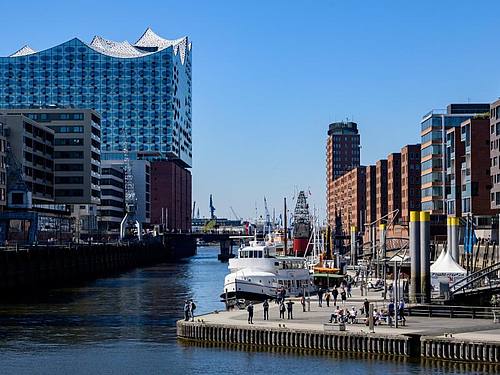 Hamburg verdrängt Berlin vom digitalen Spitzenplatz. Foto: Axel Heimken/dpa