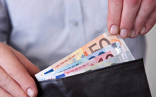 Geld in Portmonaie