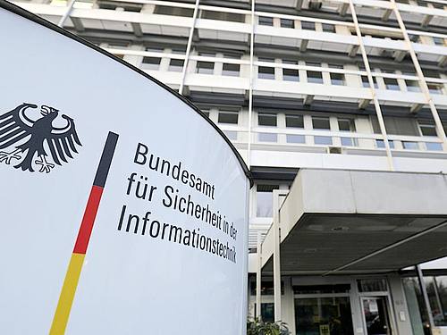 Eingang Bundesamt für Sicherheit in der Informationstechnik in Bonn. Foto: Oliver Berg