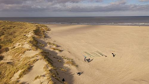 Versuchsaufbau aus der Vogelperspektive am Strand von Spiekeroog.