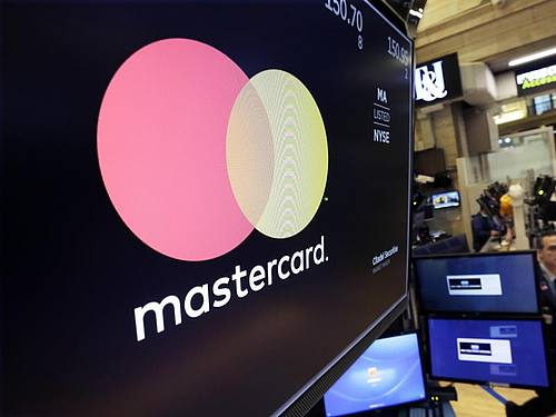 Das Logo von Mastercard auf dem Börsenparkett in New York. Foto: Richard Drew/AP/dpa